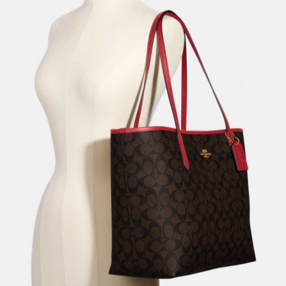 COACH City Tote In Signature Canvas